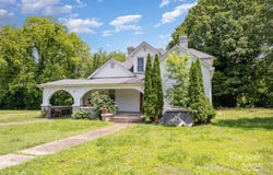 1637 N College Avenue, Newton, NC 28658