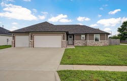 917 W Charlotte Street, Republic, MO 65738