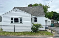 93 Mason Avenue, Portsmouth, RI 02871