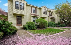 52 Apache Way, Tewksbury, MA 01876