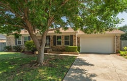 828 Hollow Creek Road, Burleson, TX 76028