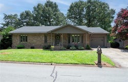 410 Ridgehaven Drive, Winston-Salem, NC 27104
