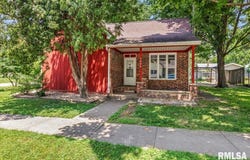 209 W MADISON Street, Athens, IL 62613