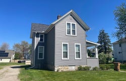 1208 Main Street, Grinnell, IA 50112