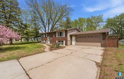 2108 E Sylvan Cir, Brandon, SD 57005