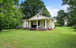 111 Hilltop Rd, LaFollette, TN 37766