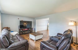 12 PLEASANT VIEW DRIVE, BURLINGTON, NJ 08016