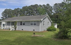 302 Giles Marshburn Road, Burgaw, NC 28425