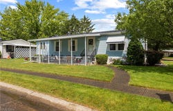 8 Symphony Street, Olmsted Twp, OH 44138