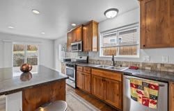 562 N Heights Drive, Eagle Point, OR 97524