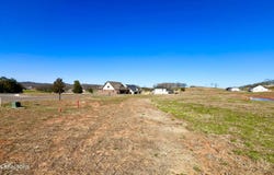 494 Black Bear Circle, Loudon, TN 37774