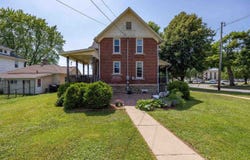 201 E 4th St, Tipton, IA 52772