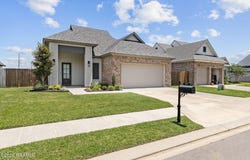 402 Last Quarter Drive, Youngsville, LA 70592