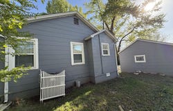 1009 S Rinker Avenue, Aurora, MO 65605