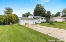 131 Manor Drive, Middleville, MI 49333