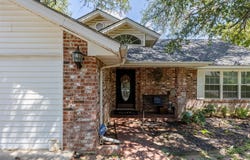 704 E 16th St, Cameron, TX 76520
