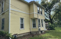593 N Henderson, FREEPORT, IL 61032