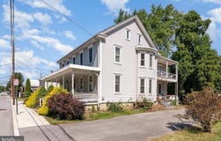 211 E PINE STREET, MOUNT HOLLY SPRINGS, PA 17065