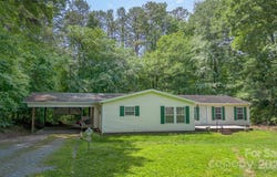 611 W Robinson Street, Dallas, NC 28034