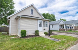1210 MECHANIC Street, Pekin, IL 61554
