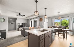 5600 W Oakcrest Dr, Sioux Falls, SD 57107