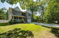29 Bailey Avenue, Babylon, NY 11702