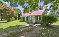 384 Woodlee St, Spencer, TN 38585