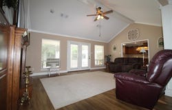 138 Weatherby Drive, Hooks, TX 75561