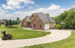 11109 Club View Drive, St Joseph, MO 64505
