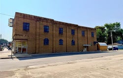 150 W Yoakum Avenue, Chaffee, MO 63740