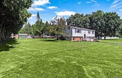 2 Upper Woods CIR, New Hartford, NY 13413