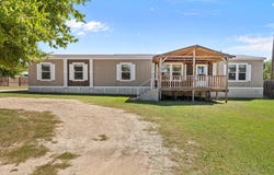 212 Old Coach LN, Elgin, TX 78621