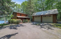 102 Lake Run, Greentown, PA 18426