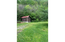 6262 KY RT 302, Van Lear, KY 41265