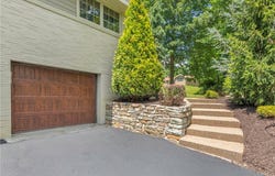 548 Circle Dr, Peters Twp, PA 15317