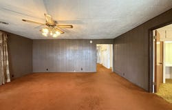 818 E 2nd Ave, Hutchinson, KS 67501