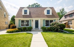 2531 N 83rd St, Wauwatosa, WI 53213