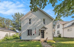 709 E Loomis Street, Ludington, MI 49431