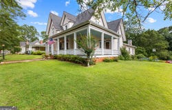 42 W Washington St, Newnan, GA 30263