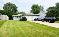 913 W SHENANDOAH Drive, Peoria, IL 61614