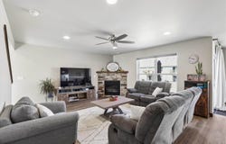 500 Elizabeth Ln, Tiffin, IA 52340