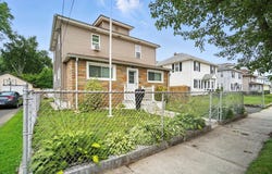 44 Charpentier Blvd, Chicopee, MA 01013