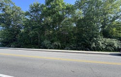 36 Lake Parkway, Webster, MA 01570