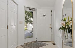 20 Hammond Pl, Woburn, MA 01801
