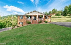 446 Harry Fry Drive, Gate City, VA 24251
