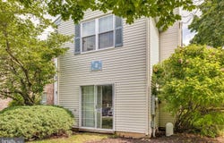 9 VILLAGE COURT, MOUNT LAUREL, NJ 08054