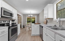 2102 West Street, Conway, AR 72032