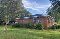 806 Thurman Rd, Crossett, AR 71635