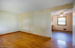 4310 Raven Ridge Dr, Louisville, KY 40216