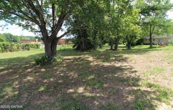600 Cook Street, Lexington, TN 38351
